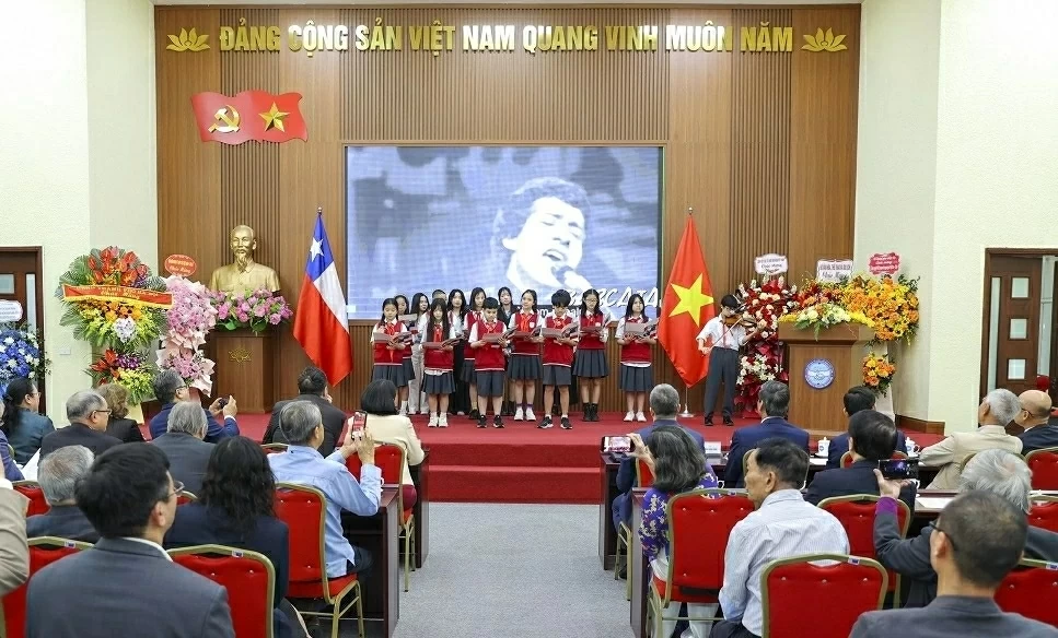 Trao đổi điện mừng nhân dịp kỷ niệm 55 năm thiết lập quan hệ ngoại giao giữa Cộng hòa xã hội chủ nghĩa Việt Nam và Cộng hòa Chile
