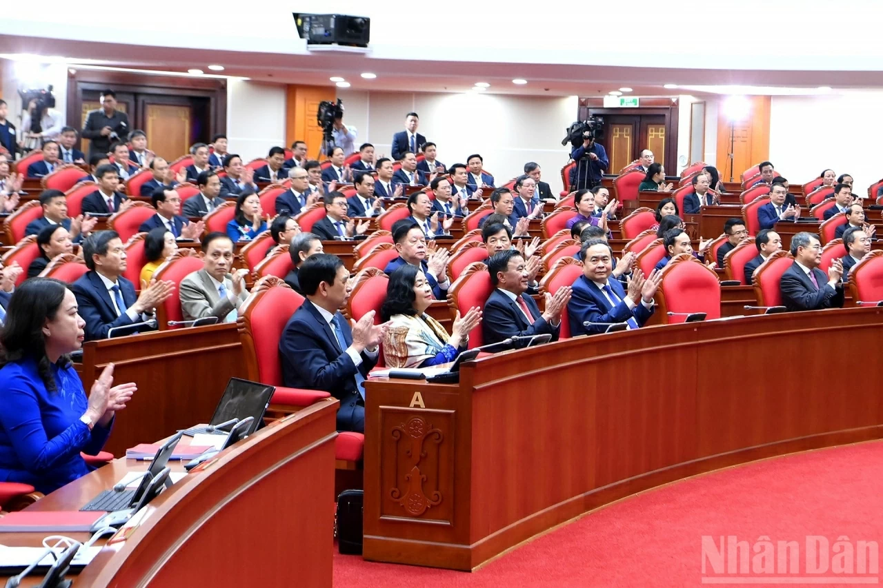 Thông báo Hội nghị lần thứ hai Ban Chấp hành Trung ương Đảng khóa XIV