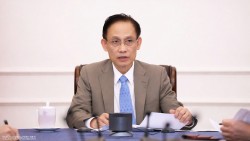 Bộ trưởng Ngoại giao Lê Hoài Trung điện đàm với Bộ trưởng Ngoại giao Philippines Maria Theresa Lazaro