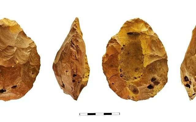 Tìm thấy kho báu rìu đá hàng trăm nghìn năm tuổi tại Israel