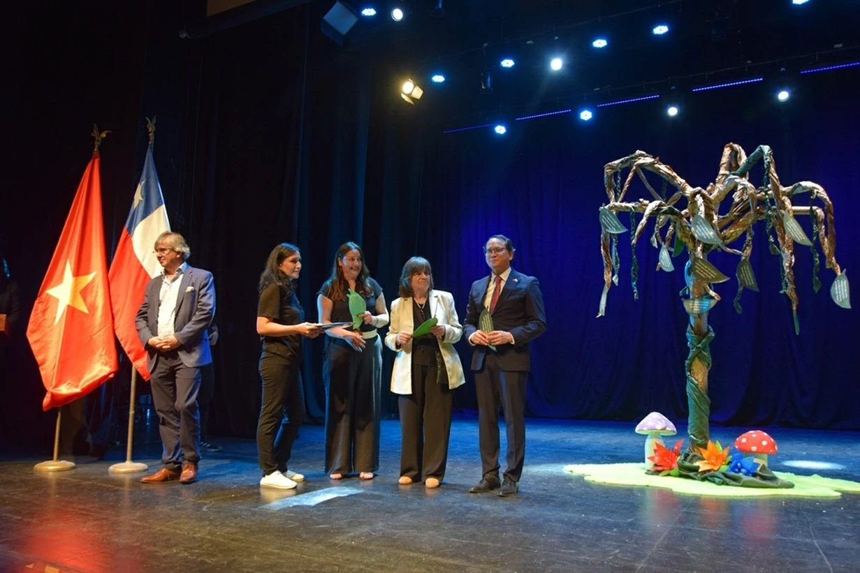 55 năm quan hệ Việt Nam-Chile: Tình hữu nghị được thế hệ trẻ tiếp nối 55 năm quan hệ Việt Nam-Chile: Tình hữu nghị được thế hệ trẻ tiếp nối