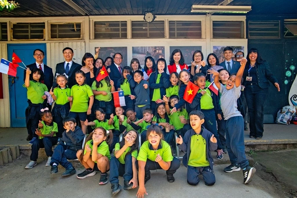 55 năm quan hệ Việt Nam-Chile: Tình hữu nghị được thế hệ trẻ tiếp nối 55 năm quan hệ Việt Nam-Chile: Tình hữu nghị được thế hệ trẻ tiếp nối