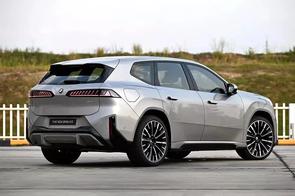 Khả năng sạc nhanh DC của xe đạt công suất tối đa 400 kW. 