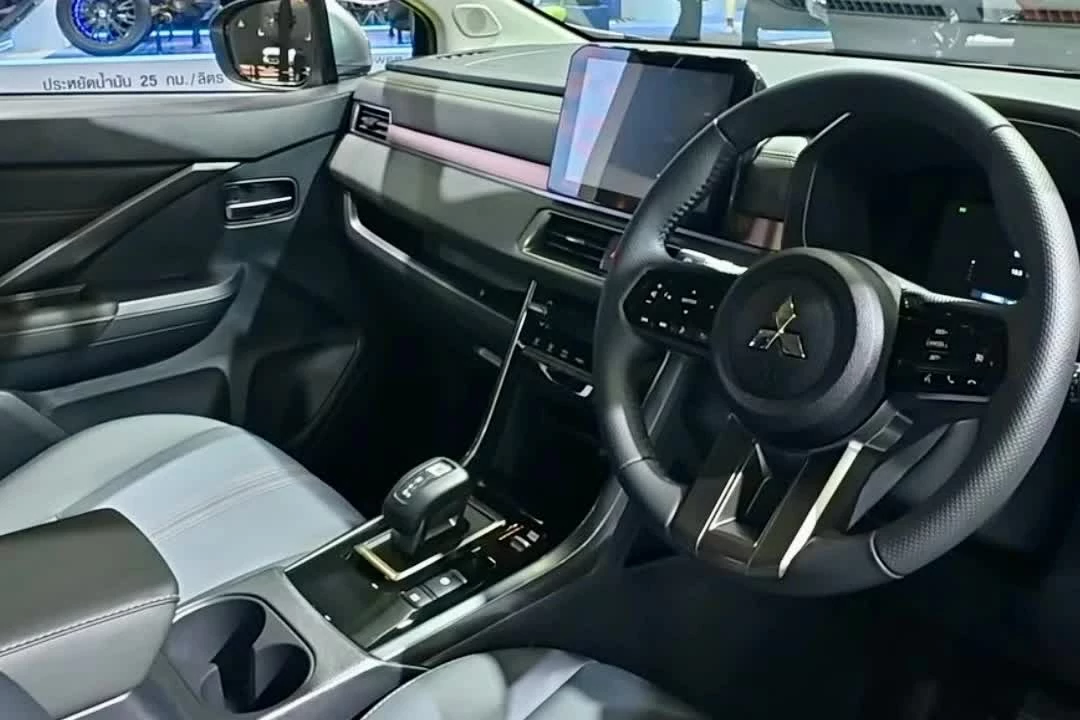 Các hệ thống an toàn chủ động tiêu chuẩn cũng được hoàn thiện trên xe. 