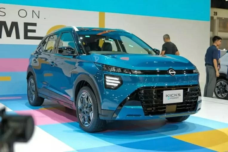 Nắp ca-pô, cản trước và ốp cua lốp cũng được tinh chỉnh theo hướng hầm hố. 