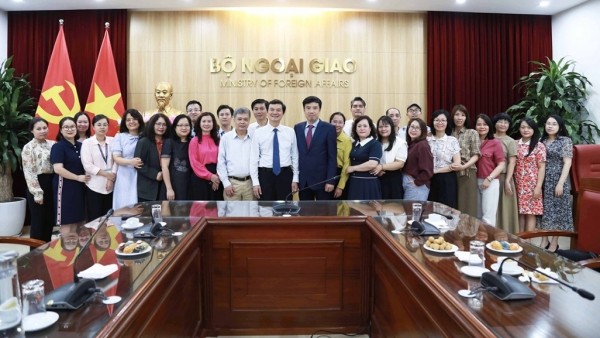 Chi bộ Báo Thế giới và Việt Nam sinh hoạt chuyên đề những điểm mới về xây dựng Đảng trong văn kiện Đại hội lần thứ XIV của Đảng