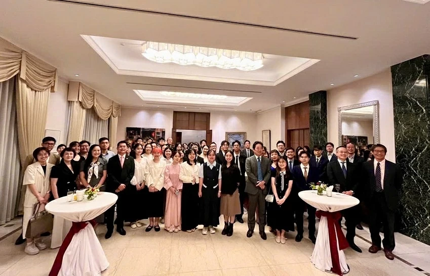 Lưu học sinh Việt Nam mang hành trang tri thức và khát vọng sang Nhật Bản Lưu học sinh Việt Nam mang hành trang tri thức và khát vọng sang Nhật Bản