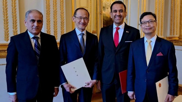 Vietnamese Ambassador to France Trinh Duc Hai presents Credentials to French President Emmanuel Macron