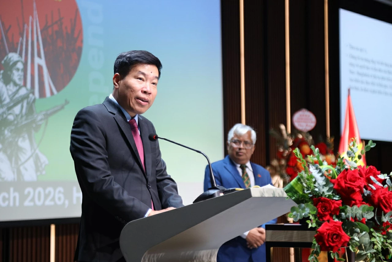 Ủy viên Trung ương Đảng, Phó Bí thư Thường trực Đảng ủy, Thứ trưởng Ngoại giao Nguyễn Mạnh Cường phát biểu tại buổi lễ. (Ảnh: Thành Long)