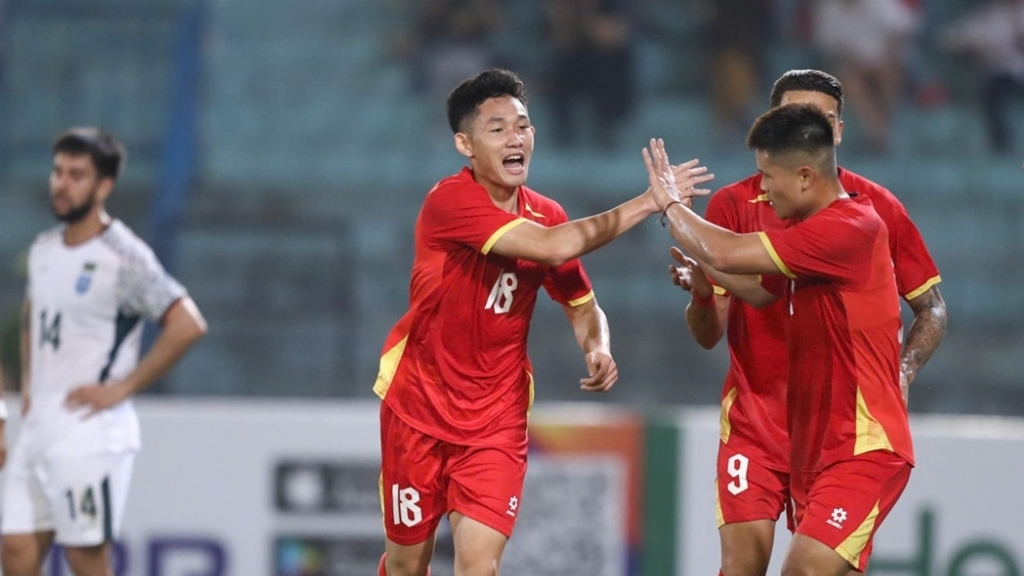 Thắng Bangladesh, đội tuyển Việt Nam tiến gần top 100 FIFA