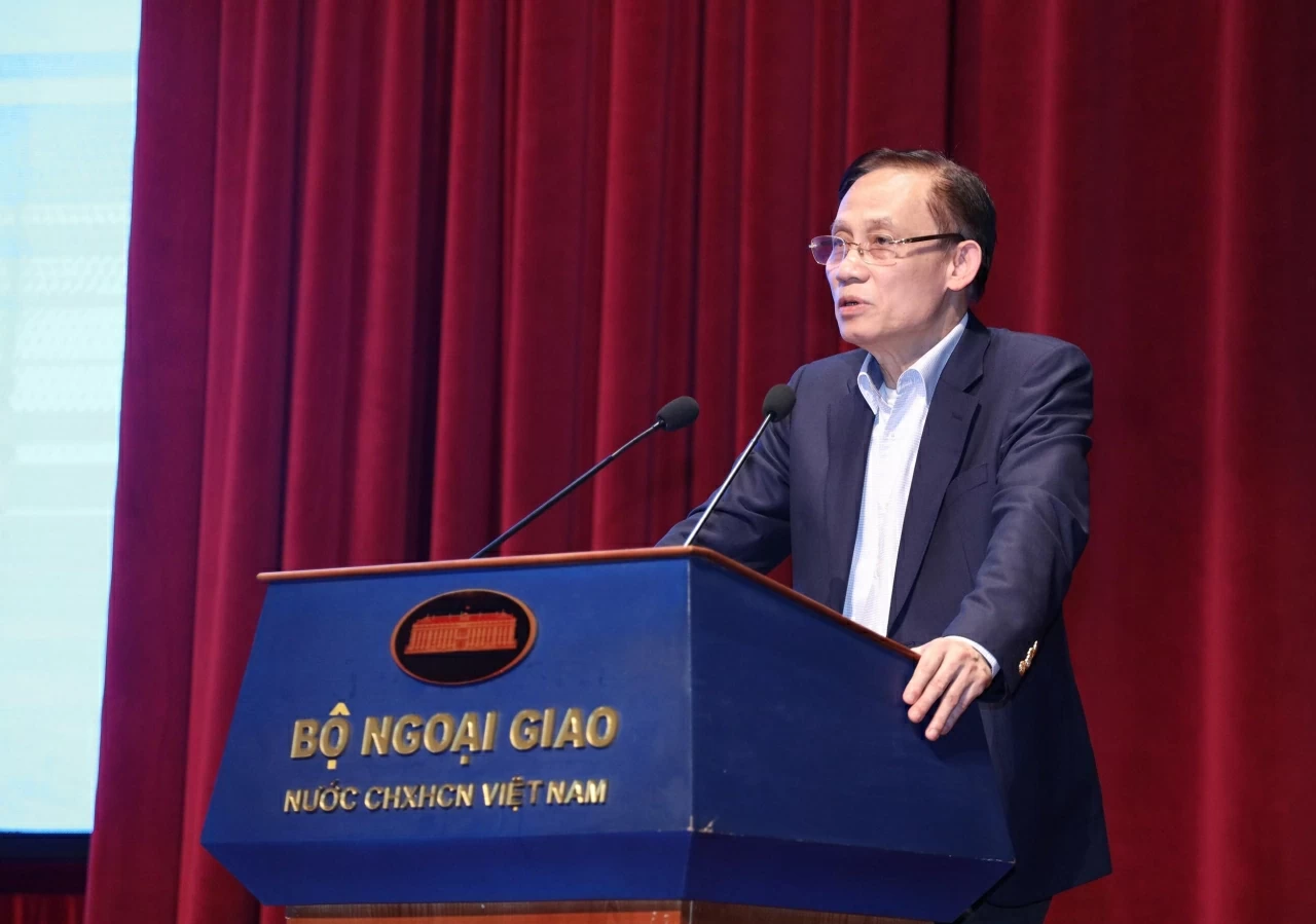 Ủy viên Bộ Chính trị, Bí thư Đảng ủy, Bộ trưởng Ngoại giao Lê Hoài Trung phát biểu kết luận buổi Đối thoại. (Ảnh: Thành Long)