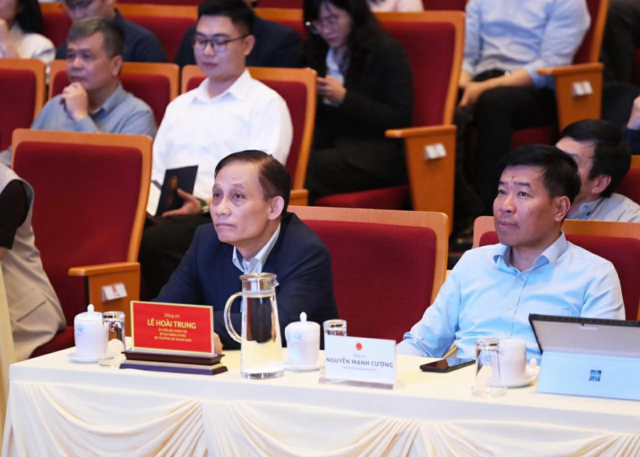 Đối thoại Bộ trưởng với Thanh niên Ngoại giao 2026: Bản lĩnh, Kỷ cương và Tiên phong sáng tạo Đối thoại Bộ trưởng với Thanh niên Ngoại giao 2026: Bản lĩnh, Kỷ cương và Tiên phong sáng tạo