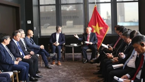 Deputy PM Nguyen Hoa Binh meets with leaders of UN, leading US corporations