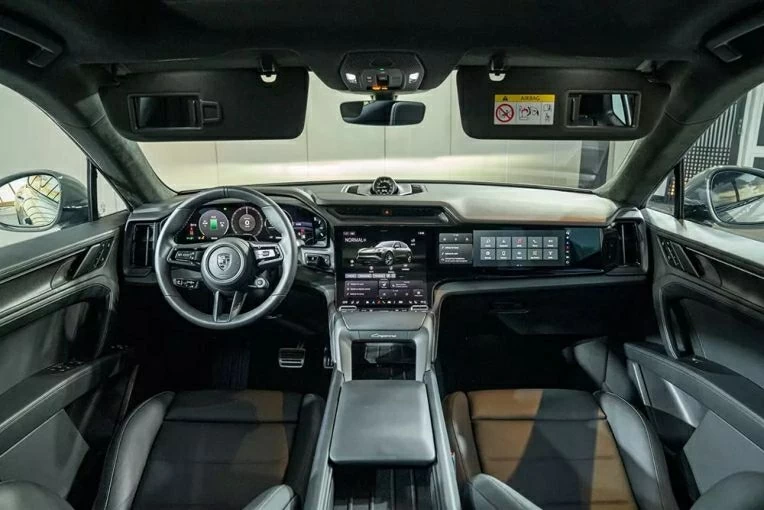 Bước vào khoang nội thất được thiết kế đậm chất công nghệ. Bước vào khoang nội thất được thiết kế đậm chất công nghệ.