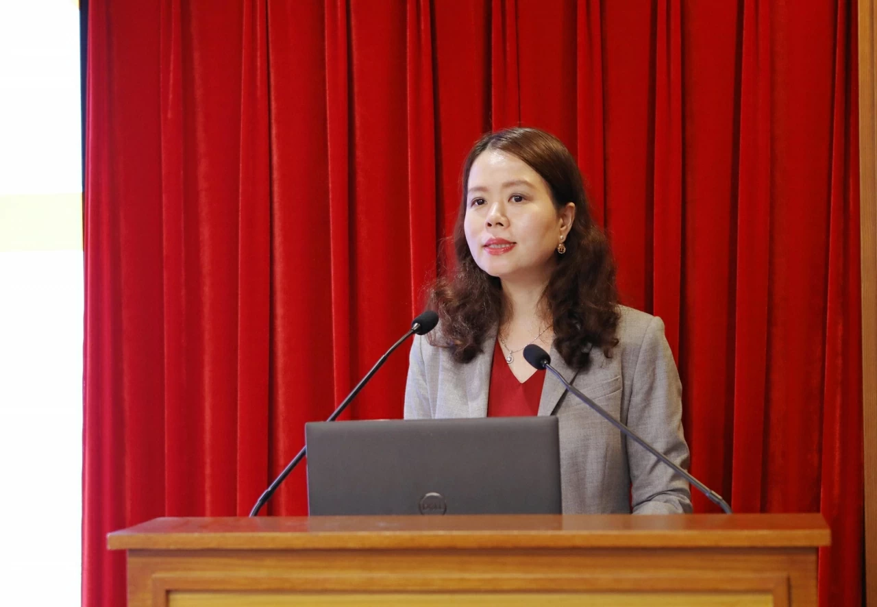 Thứ trưởng Ngoại giao Nguyễn Minh Hằng phát biểu tại buổi bế mạc. (Ảnh: Bạch Dương)