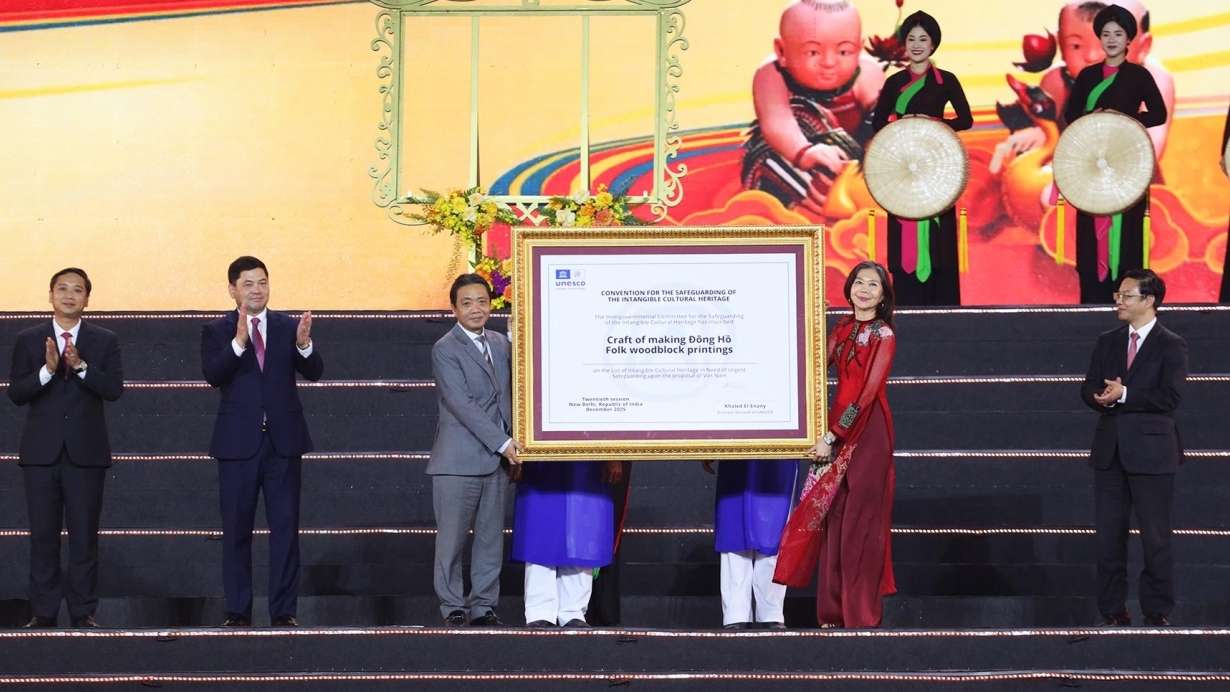 Bắc Ninh đón nhận Bằng ghi danh của UNESCO cho nghề làm tranh dân gian Đông Hồ