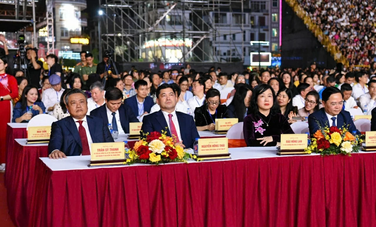 Dự buổi Lễ có đồng chí Trần Sỹ Thanh, Ủy viên Bộ Chính trị, Bí thư Trung ương Đảng, Chủ nhiệm Ủy ban Kiểm tra Trung ương. (Ảnh: Thành Long)