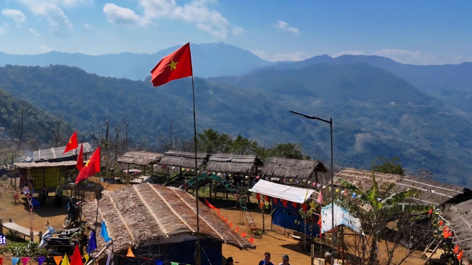 Điểm săn mây hoang sơ gây sốt ở ‘đỉnh trời’ Pha Đén ở Thanh Hoá