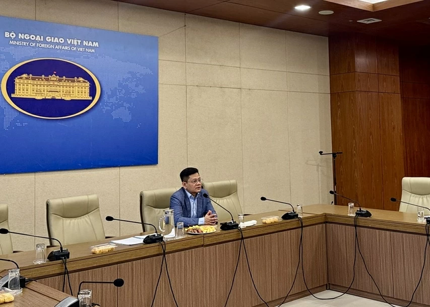 Sinh hoạt chuyên đề Chi bộ Vụ châu Âu: Theo dấu chân Bác Hồ tại Bulgaria, Hungary và Romania - Lan tỏa giá trị di sản Hồ Chí Minh trong thời đại mới Sinh hoạt chuyên đề Chi bộ Vụ châu Âu: Theo dấu chân Bác Hồ tại Bulgaria, Hungary và Romania - Lan tỏa giá trị di sản Hồ Chí Minh trong thời đại mới