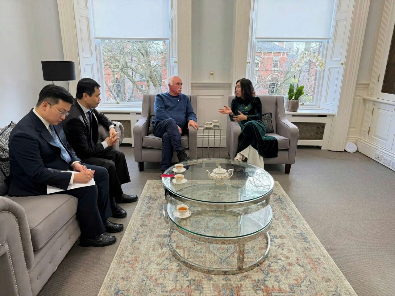 Thứ trưởng Ngoại giao Lê Thị Thu Hằng tham vấn chính trị,   thăm và làm việc tại Ireland