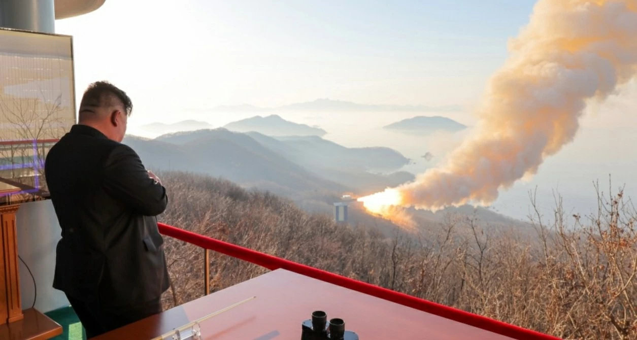 Chủ tịch Triều Tiên giám sát thử động cơ tên lửa nhiên liệu rắn lực đẩy cao