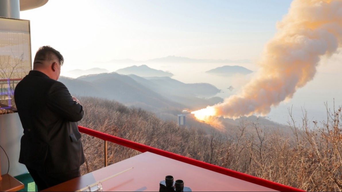 Chủ tịch Triều Tiên giám sát thử động cơ tên lửa nhiên liệu rắn lực đẩy cao