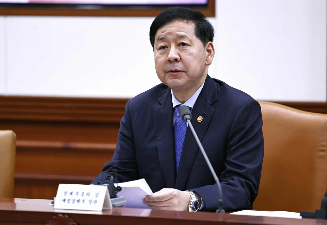 Bộ trưởng Tài chính Hàn Quốc Koo Yun-cheol cho biết, nước này có thể áp dụng hạn chế xe cá nhân nếu giá dầu tiếp tục leo thang. (Nguồn: Chosunbiz)