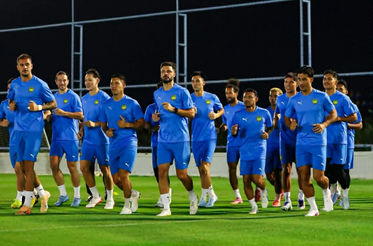 Đoàn quân thầy trò HLV Peter Cklamovski có mặt tại Việt Nam. (Nguồn: FAM)