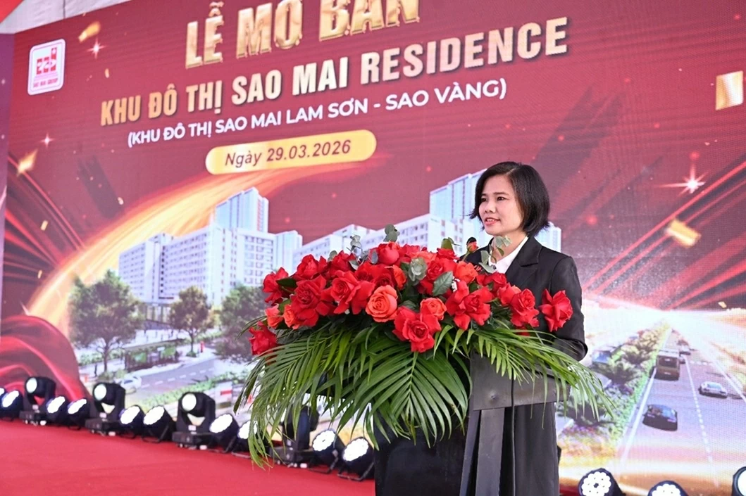 Bà Lê Thị Phượng - Phó Tổng Giám đốc Tập đoàn Sao Mai phát biểu tại lễ mở bán. Bà Lê Thị Phượng - Phó Tổng Giám đốc Tập đoàn Sao Mai phát biểu tại lễ mở bán.