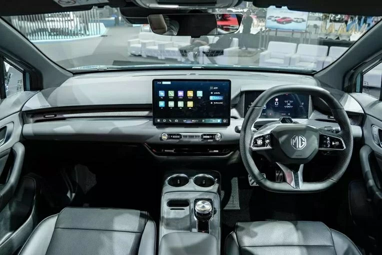 Bước vào khoang lái, MG4 2026 được cải tiến để tối ưu hóa trải nghiệm cho người dùng. 