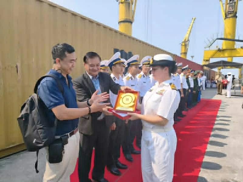 Trung tá Alicia Harrison khẳng định cam kết của Australia trong việc góp phần bảo đảm môi trường an ninh, ổn định và thịnh vượng tại khu vực. (Nguồn: Báo Công an nhân dân)