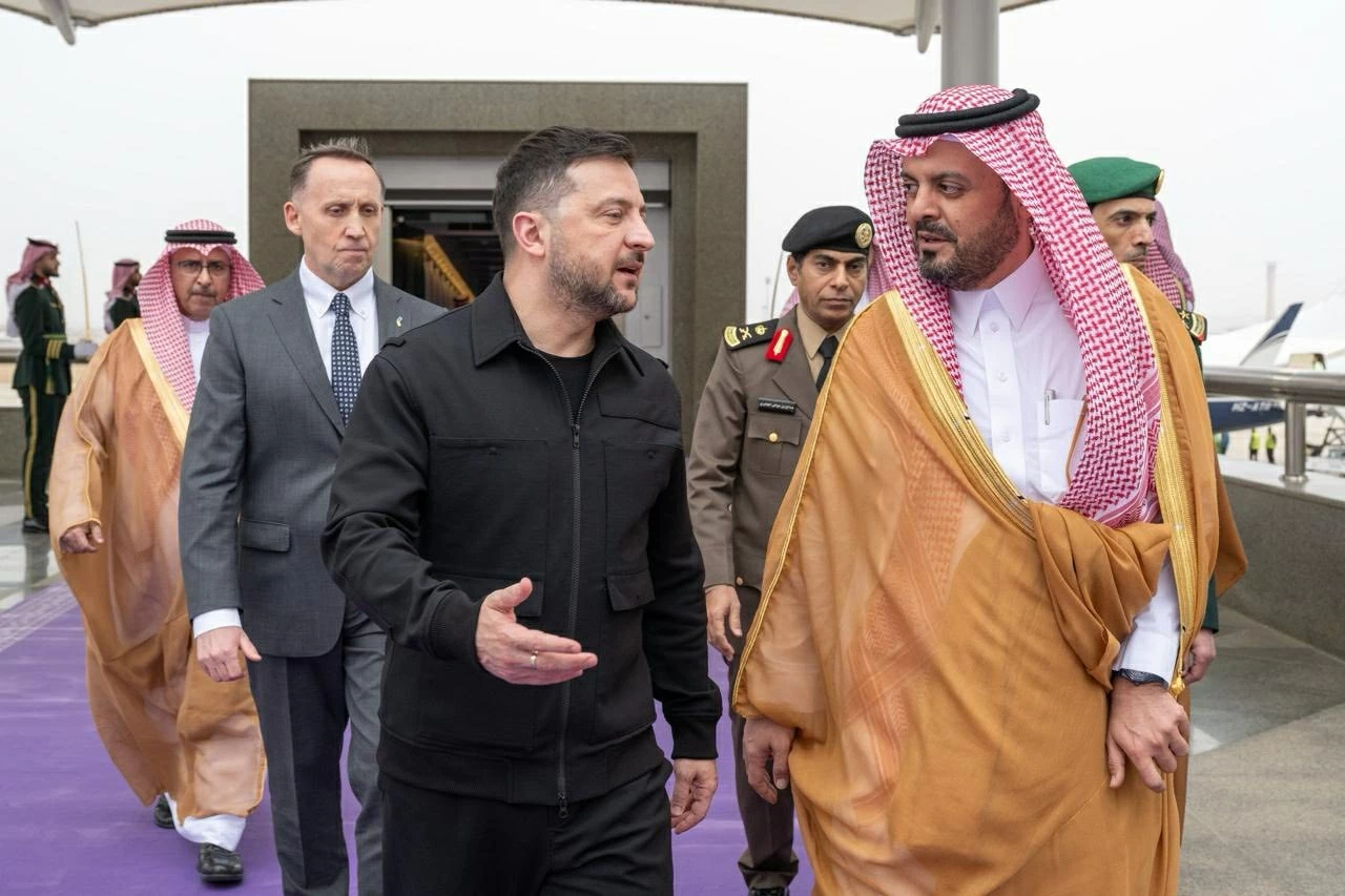 Ảnh ấn tượng: Tổng thống Ukraine bất ngờ đến Trung Đông, làn sóng biểu tình ‘No Kings’ bủa vây nước Mỹ, BTS tái xuất với đại nhạc hội toàn cầu tại Seoul Ảnh ấn tượng: Tổng thống Ukraine bất ngờ đến Trung Đông, làn sóng biểu tình ‘No Kings’ bủa vây nước Mỹ, BTS tái xuất với đại nhạc hội toàn cầu