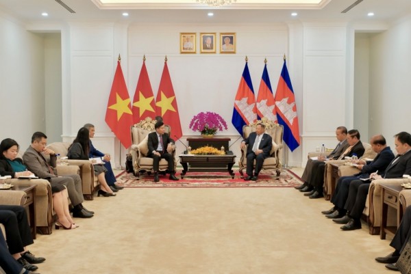 Ủy viên Trung ương Đảng, Phó Bí thư Thường trực Đảng ủy Bộ, Thứ trưởng Bộ Ngoại giao Nguyễn Mạnh Cường thăm, làm việc tại Campuchia