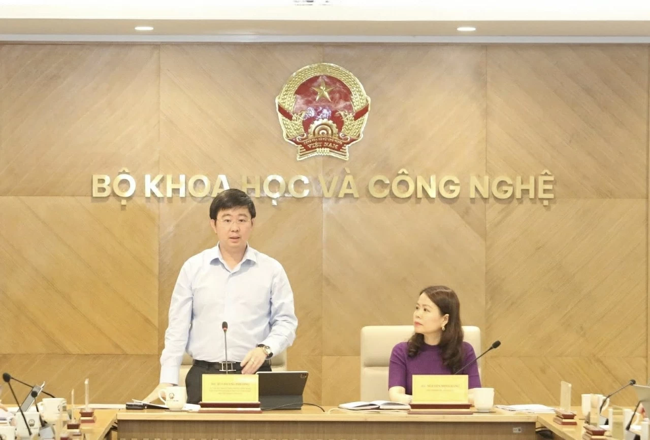 Thứ trưởng Bộ Ngoại giao Nguyễn Minh Hằng và Thứ trưởng Bộ Khoa học và Công nghệ Bùi Hoàng Phương đã đồng chủ trì buổi làm việc về tình hình triển khai các nhiệm vụ chuyển đổi số theo Nghị quyết số 57-NQ/TW của Bộ Chính trị. (Ảnh: Chu An)