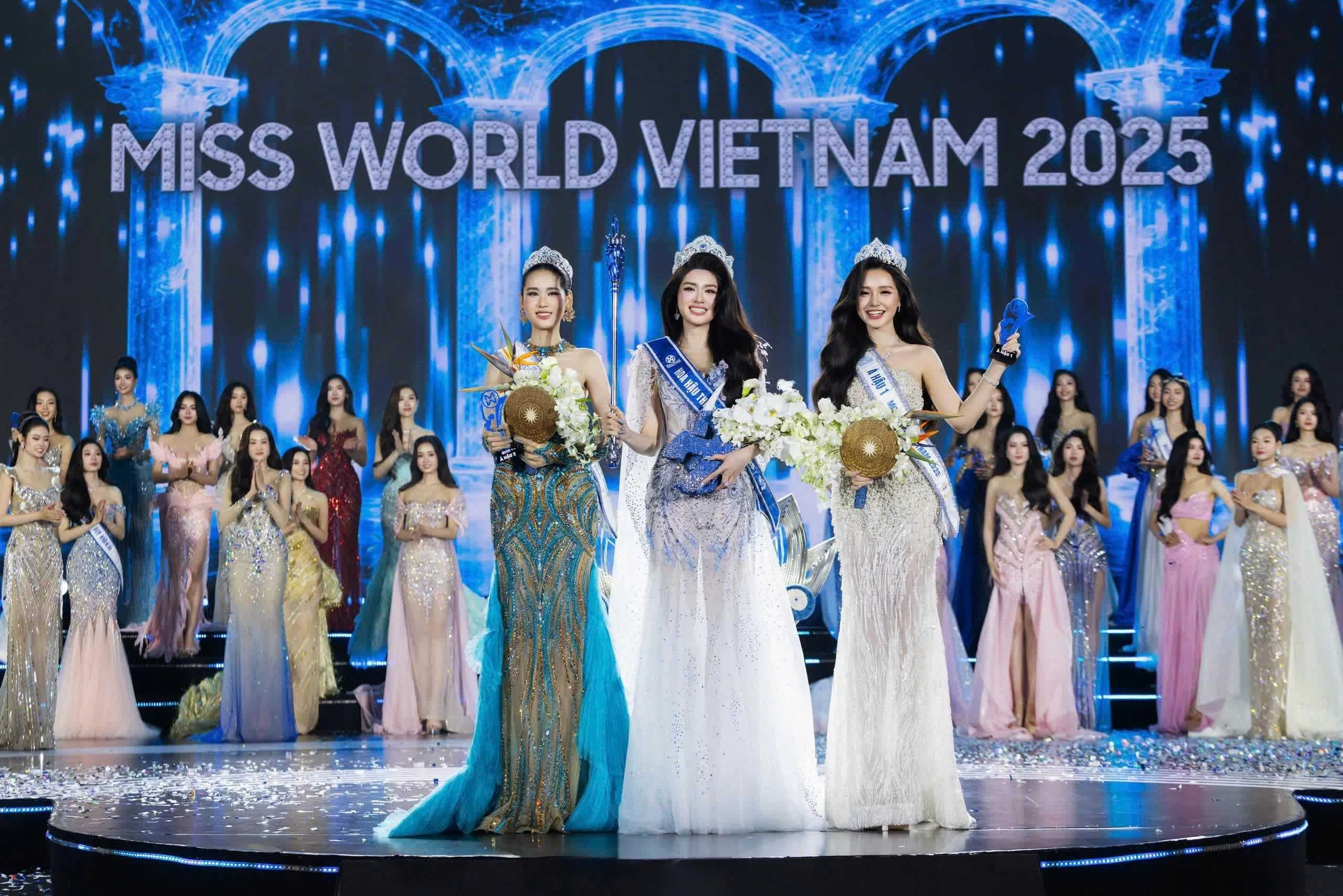 Nhan sắc Hoa hậu Phan Phương Oanh