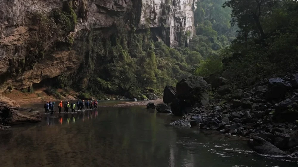 Báo quốc tế ngợi ca cảnh quan ngoạn mục đến siêu thực của hang Sơn Đoòng Báo quốc tế ngợi ca cảnh quan ngoạn mục đến siêu thực của hang Sơn Đoòng