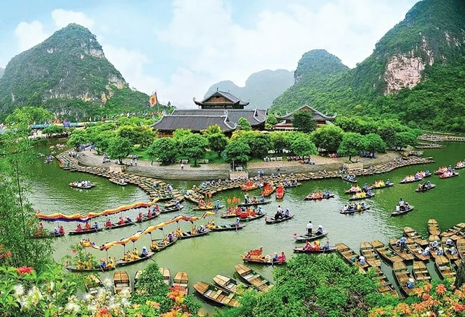 13. Số 14.Báo in: Tràng An – hành trình chậm để lắng nghe di sản 13. Số 14.Báo in: Tràng An – hành trình chậm để lắng nghe di sản