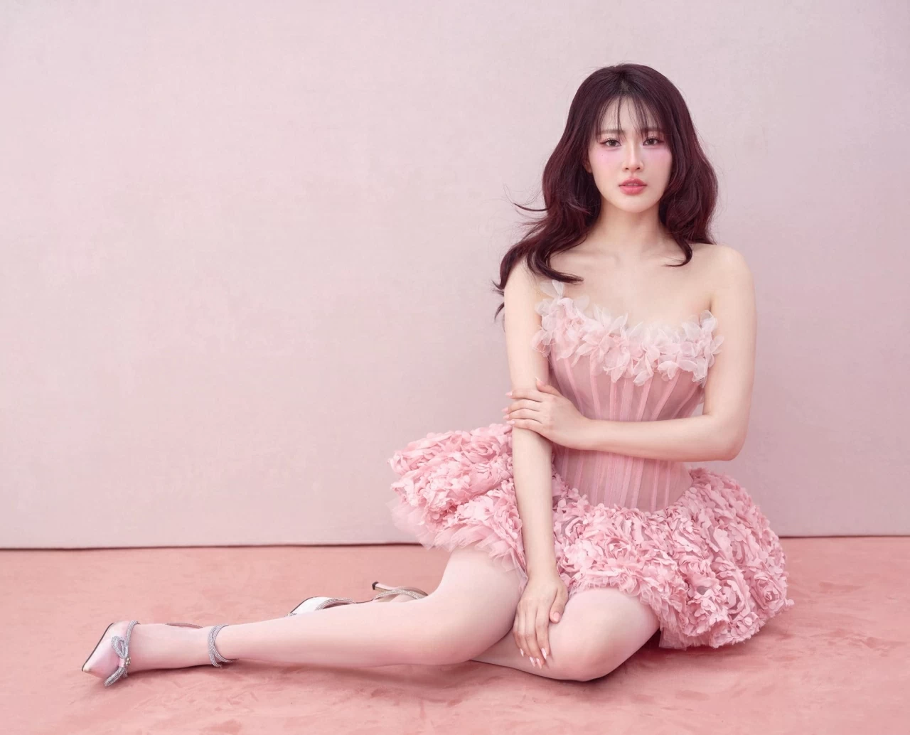 Ngẩn ngơ trước nhan sắc nữ chính phim Không giới hạn Minh Trang