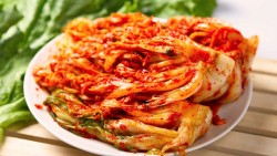Vi khuẩn trong kimchi có khả năng ‘bắt’ vi nhựa