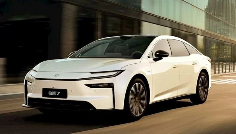 Sedan điện Toyota bZ7 đã ghi nhận hơn 3.000 đơn hàng chỉ trong một giờ đầu tiên mở bán.