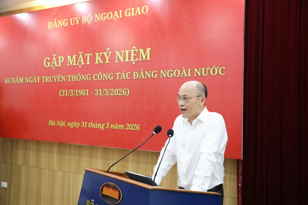 Đồng chí Nguyễn Xuân Ánh, Ủy viên Ban Thường vụ chuyên trách, Thủ trưởng Cơ quan Đảng ủy Bộ phát biểu dẫn đề. (Ảnh: Thành Long)