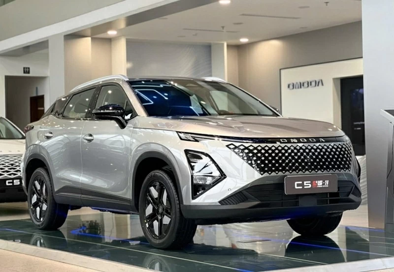 Thiết kế Omoda C5 SHS-H tiếp tục duy trì phong cách coupe đặc trưng, nhưng được tinh chỉnh nhẹ.