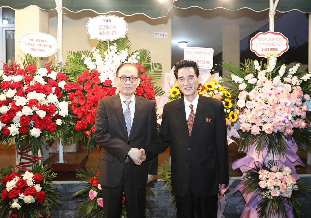 Ủy viên Bộ Chính trị, Bí thư Đảng ủy, Bộ trưởng Ngoại giao Lê Hoài Trung đã dự buổi chiêu đãi chào mừng thành công Đại hội đại biểu lần thứ IX Đảng Lao động Triều Tiên. (Ảnh: Thành Long)