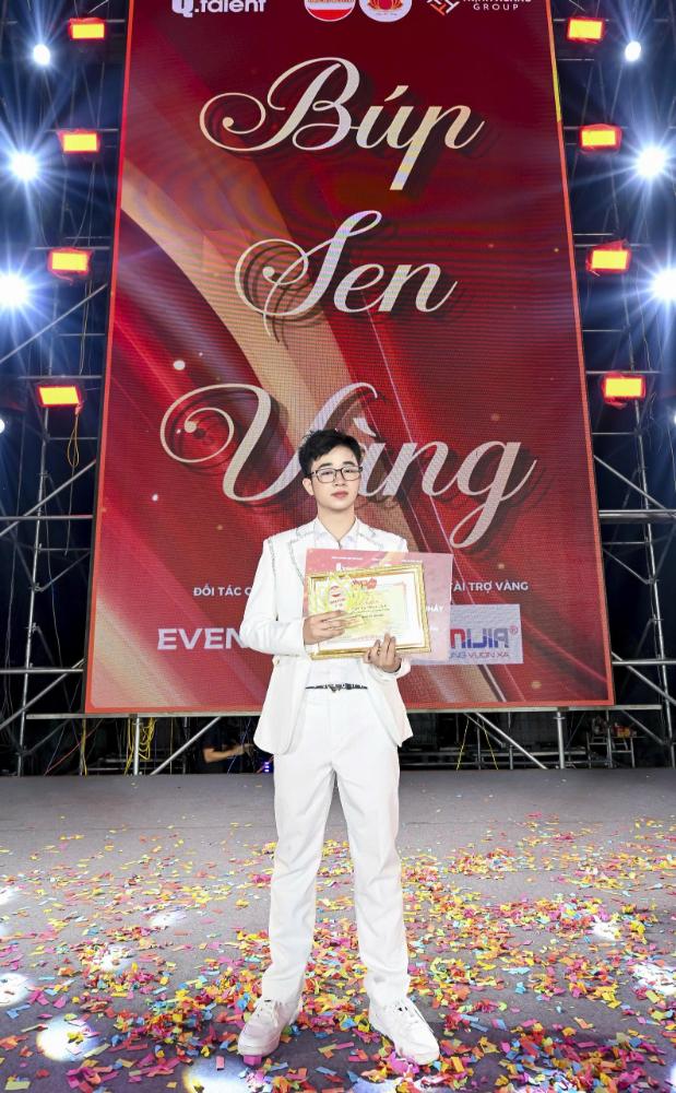 Kiều Vũ Nhật Anh chinh phục Giải thưởng Nam Ca sĩ được Yêu Thích Nhất tại Búp Sen Vàng Kiều Vũ Nhật Anh chinh phục Giải thưởng Nam Ca sĩ được Yêu Thích Nhất tại Búp Sen Vàng