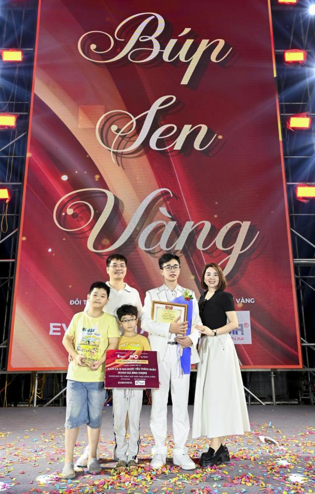 Kiều Vũ Nhật Anh chinh phục Giải thưởng Nam Ca sĩ được Yêu Thích Nhất tại Búp Sen Vàng Kiều Vũ Nhật Anh chinh phục Giải thưởng Nam Ca sĩ được Yêu Thích Nhất tại Búp Sen Vàng