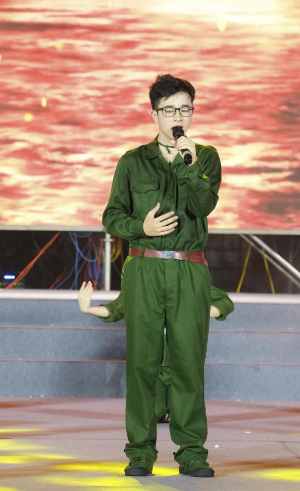 Kiều Vũ Nhật Anh chinh phục Giải thưởng Nam Ca sĩ được Yêu Thích Nhất tại Búp Sen Vàng Kiều Vũ Nhật Anh chinh phục Giải thưởng Nam Ca sĩ được Yêu Thích Nhất tại Búp Sen Vàng