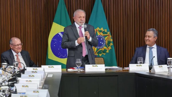 Trước thềm bầu cử, Tổng thống Brazil mạnh tay cải tổ nội các, công bố người đồng hành tranh cử