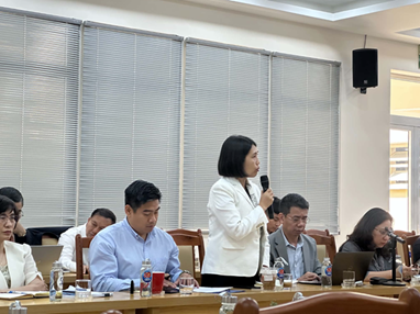 Bà Nguyễn Hương Trà, Đại sứ đặc mệnh toàn quyền Việt Nam tại Bỉ, kiêm nhiệm Đại Công quốc Luxembourg, Đại diện thường trực Việt Nam bên cạnh Liên minh châu Âu (EU), phát biểu tại tọa đàm. Bà Nguyễn Hương Trà, Đại sứ đặc mệnh toàn quyền Việt Nam tại Bỉ, kiêm nhiệm Đại Công quốc Luxembourg, Đại diện thường trực Việt Nam bên cạnh Liên minh châu Âu (EU), phát biểu tại tọa đàm.