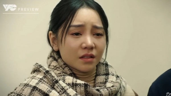 Bước chân vào đời tập 18: Bà Dung quỳ xuống xin Thương rời xa con trai