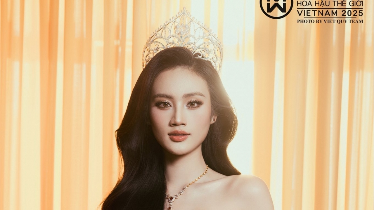 Sao Việt: Hoa hậu Trần Tiểu Vy quyến rũ; Hoa hậu Ý Nhi đầy cuốn hút